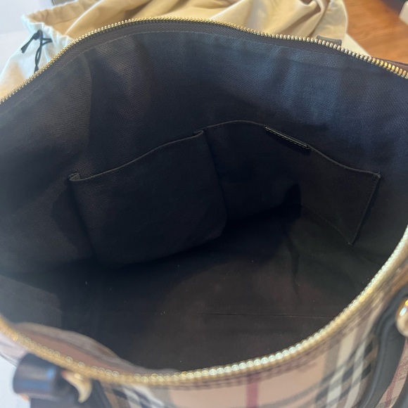 Burberry Medium Tote Bag - Picture 7 of 7